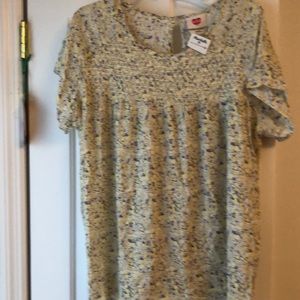 NWT woman’s M super soft top